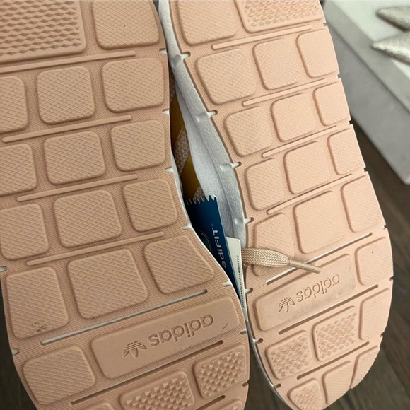 Adidas Pink and Gold Swift Run - Size 5 / 5.5 - Picture 4 of 4